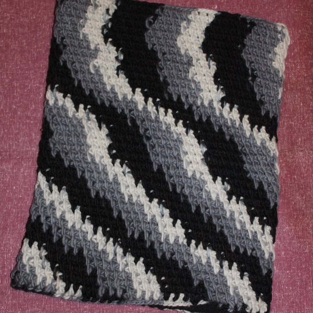 💥 Nirvanna Merino Wool B&W Marbled Neckwarmer